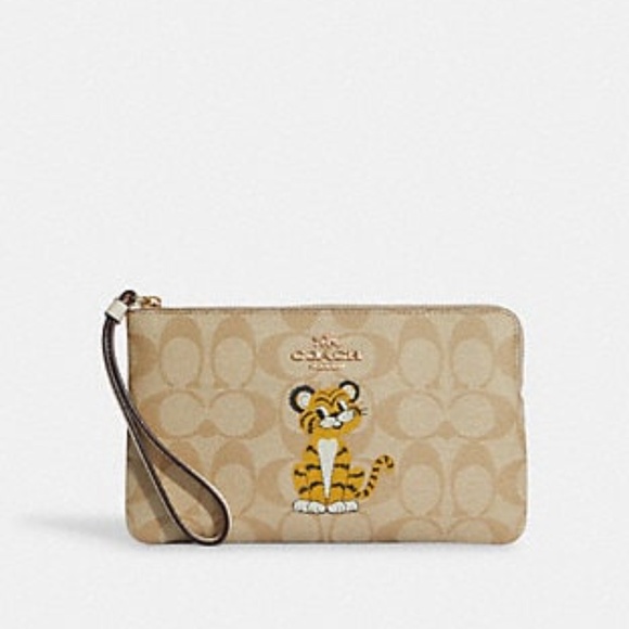 New COACH Large Corner Zip Wristlet In Signature Canvas With Tiger - Picture 1 of 2